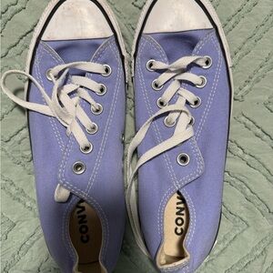 Women’s purplish converse!
